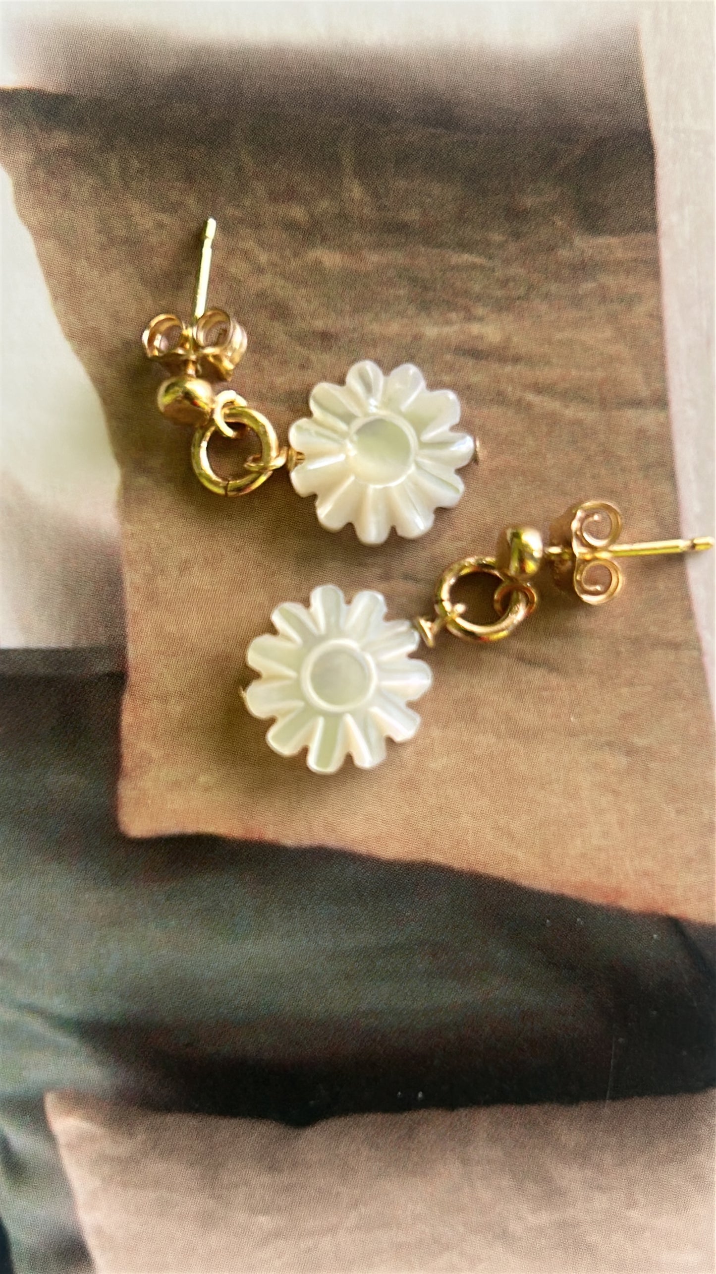 Daisy studs